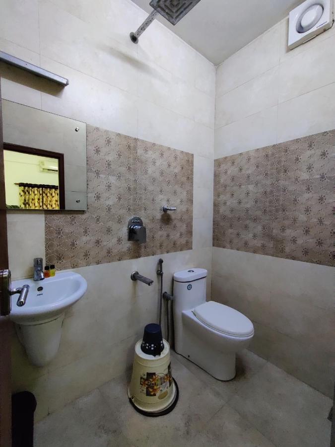 Thayamkery'S Royal Inn Kochi Extérieur photo