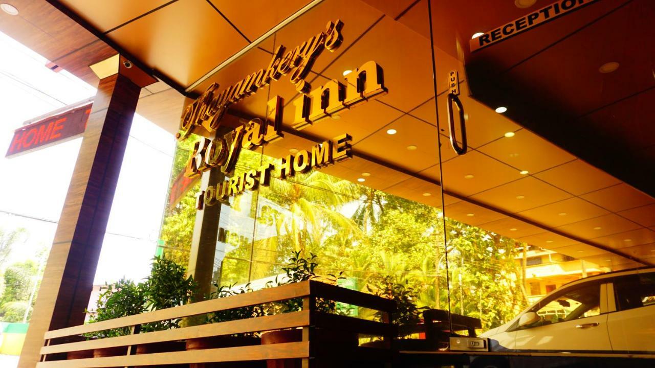 Thayamkery'S Royal Inn Kochi Extérieur photo