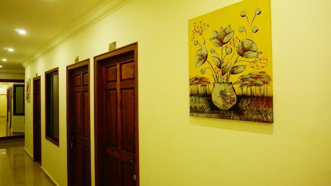 Thayamkery'S Royal Inn Kochi Extérieur photo