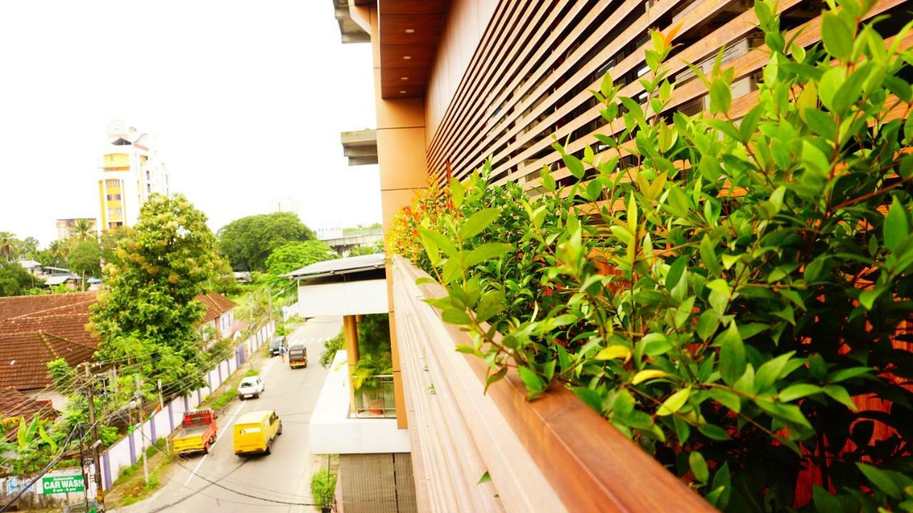 Thayamkery'S Royal Inn Kochi Extérieur photo