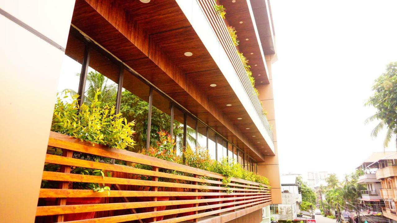 Thayamkery'S Royal Inn Kochi Extérieur photo
